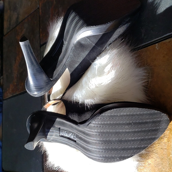 NWOT - UNISA, size 6 1/2 Sling back, black opened toe, suede heels 👠 - Picture 7 of 9